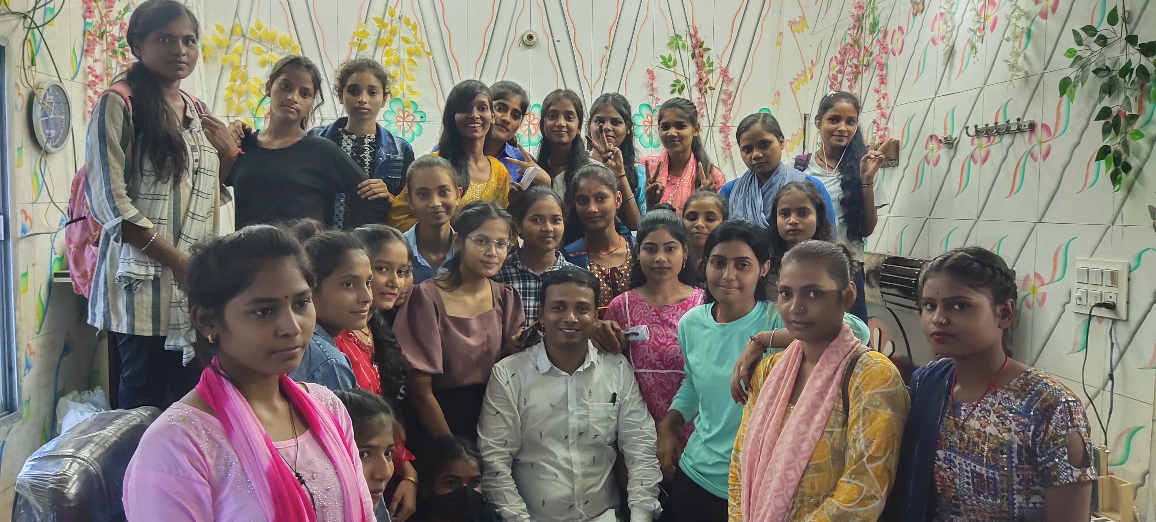 DK Kushwaha guiding student batches